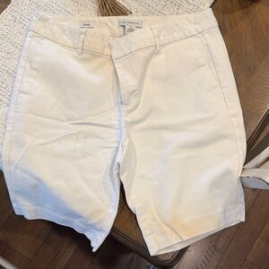 Liz Claiborne Women's Cream Bermudas